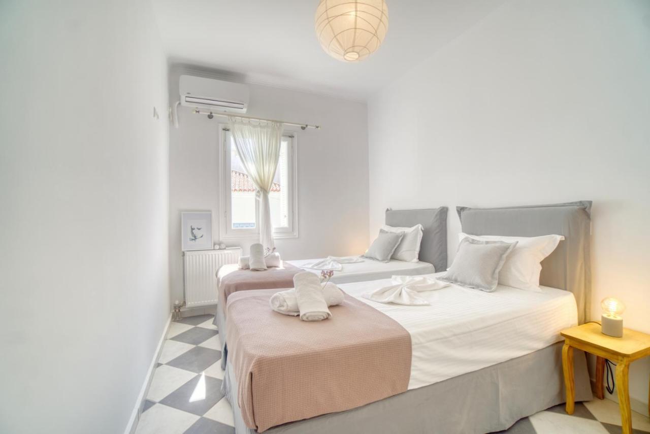 Stylish, Cozy 2-Bdr Flat In Andros Town By Explore Andros Екстериор снимка