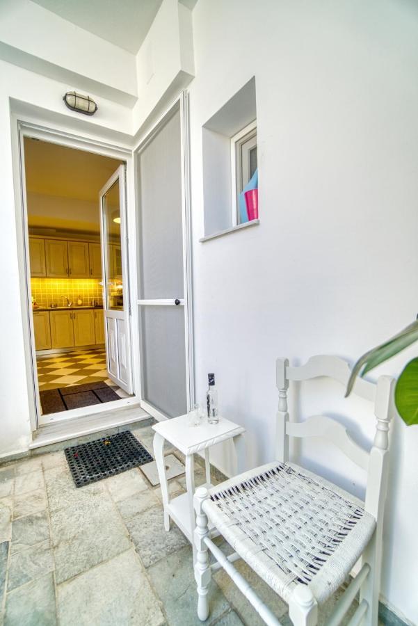 Stylish, Cozy 2-Bdr Flat In Andros Town By Explore Andros Екстериор снимка