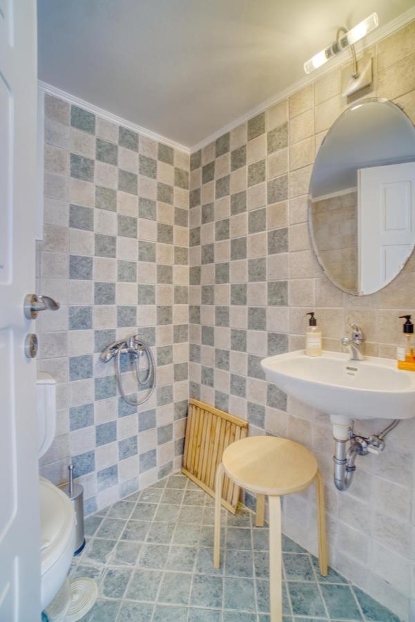 Stylish, Cozy 2-Bdr Flat In Andros Town By Explore Andros Екстериор снимка